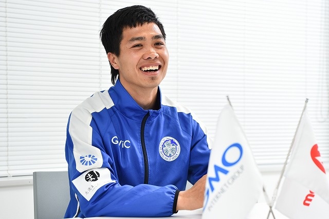 Cong Phuong tra loi bao Nhat: Toi voi Messi qua khac biet hinh anh