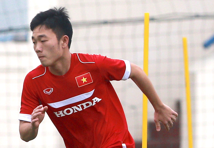 Xuan Truong no luc ghi diem voi HLV Huu Thang hinh anh