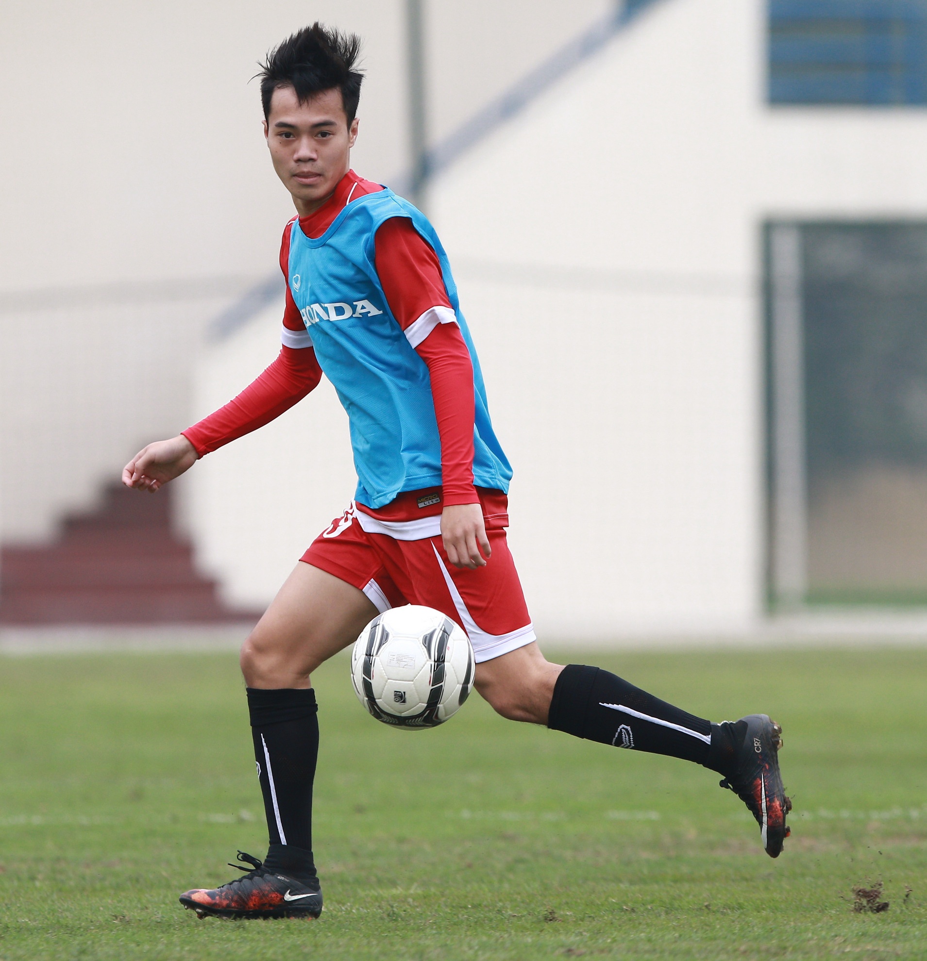 Van Toan binh phuc chan thuong anh 1