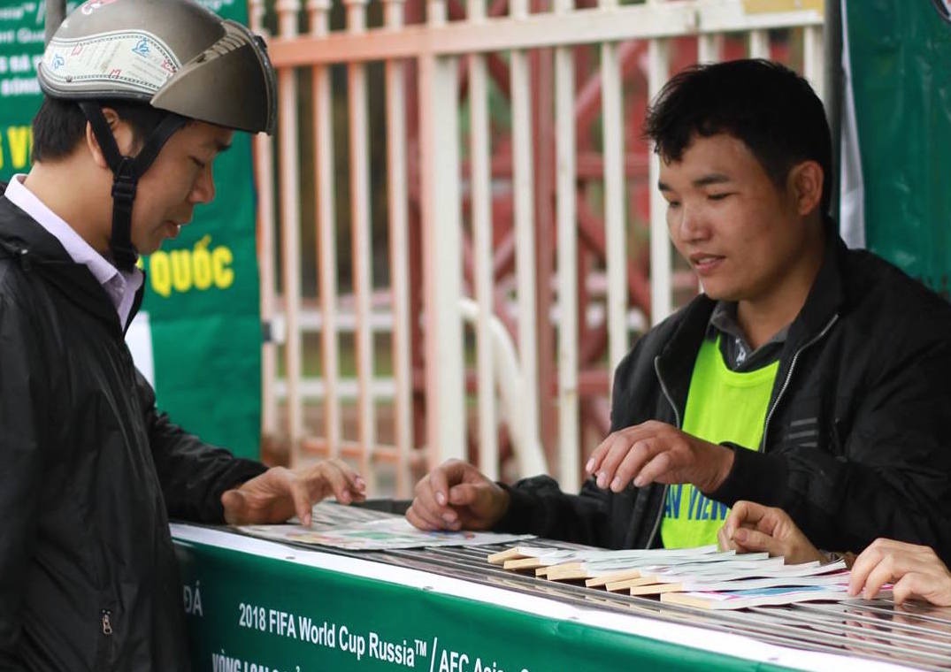 Nguoi ham mo de dang mua ve xem Viet Nam tai dau Dai Loan hinh anh