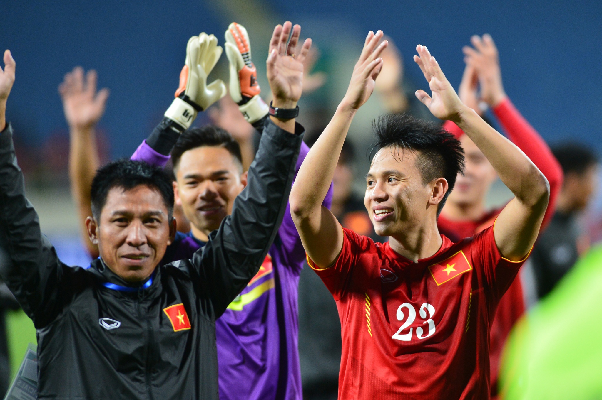 Tuyen Viet Nam thang hoa nho Huu Thang chon loi choi dung hinh anh