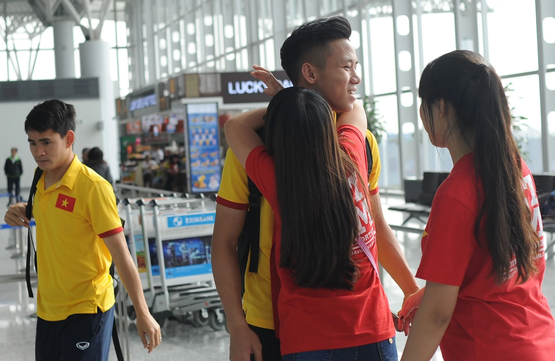 Fan nu om chia tay tuyen thu anh 6