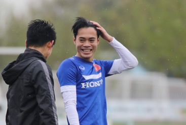 DT Viet Nam tap luyen duoi troi mua lanh o Iran hinh anh