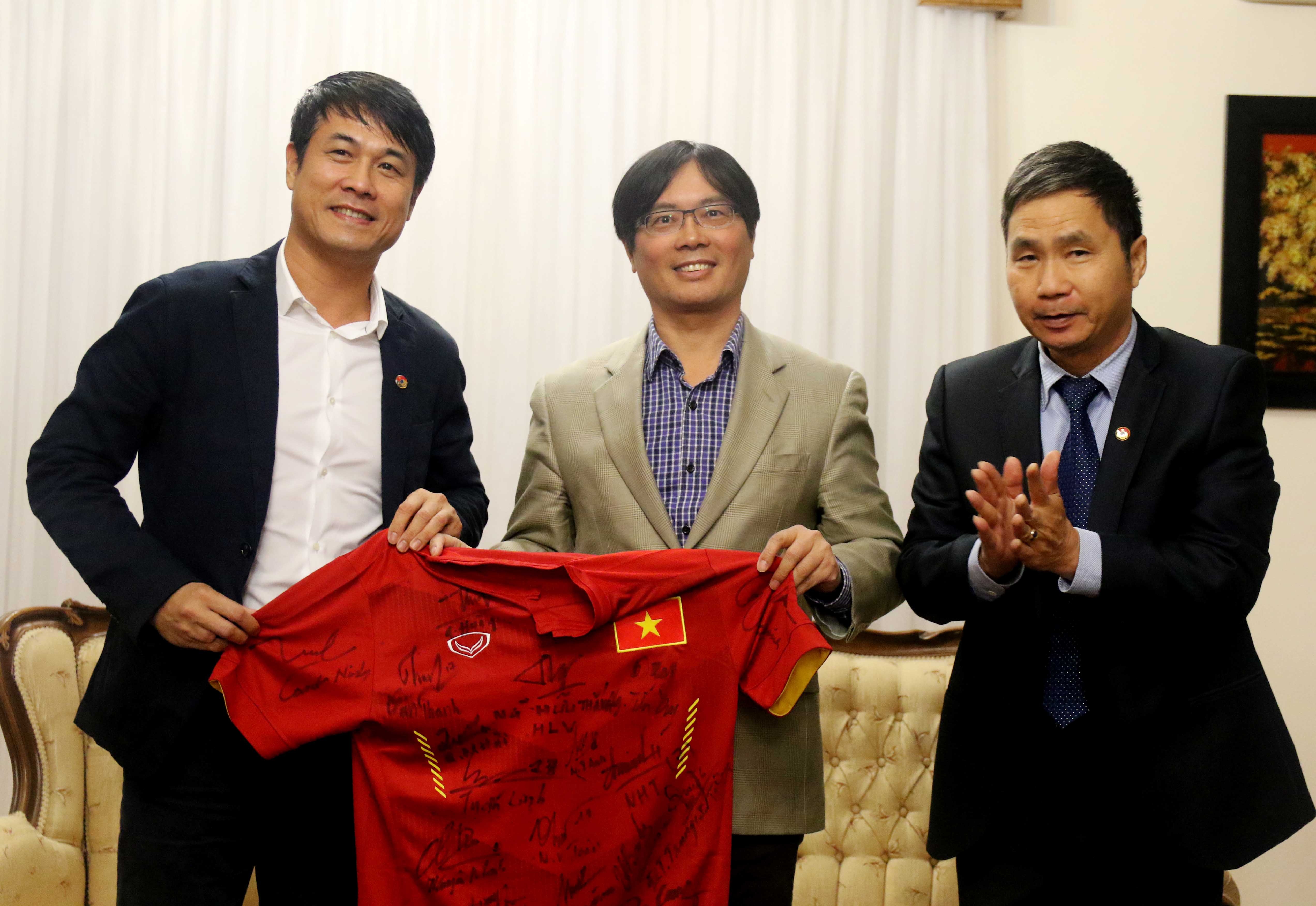 DTVN duoc chieu dai truoc tran Iraq anh 2