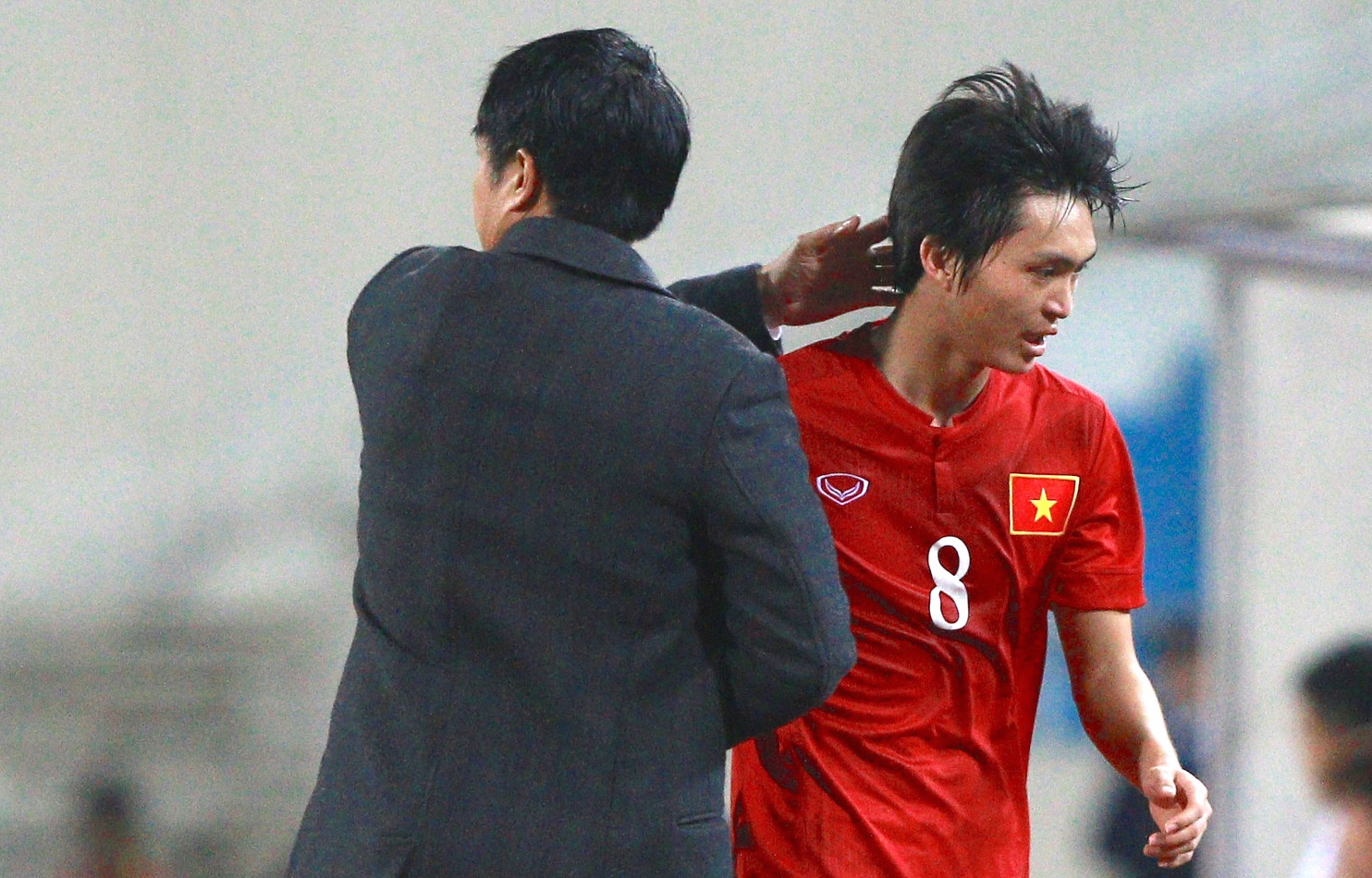 HLV Huu Thang de Tuan Anh ngoi du bi o tran gap Iraq? hinh anh