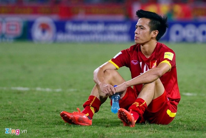 Van Quyet day nga trong tai anh 1