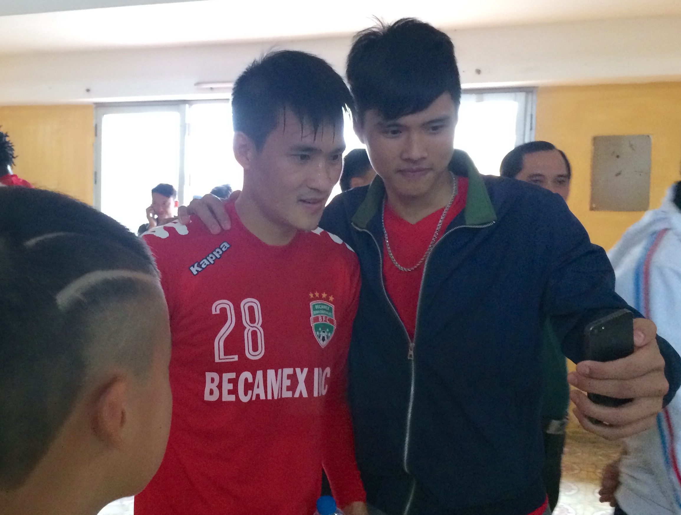 Cong Vinh bi ngo doc ca bien anh 2