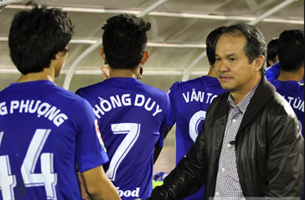 Bau Duc tra luong thuong day du truoc tran Thanh Hoa hinh anh