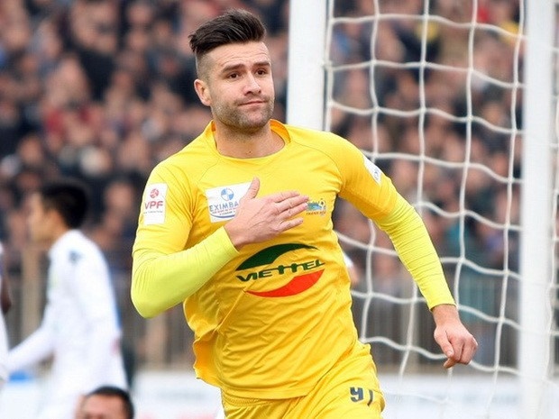 Doi hinh cau thu nhap tich o V.League hinh anh