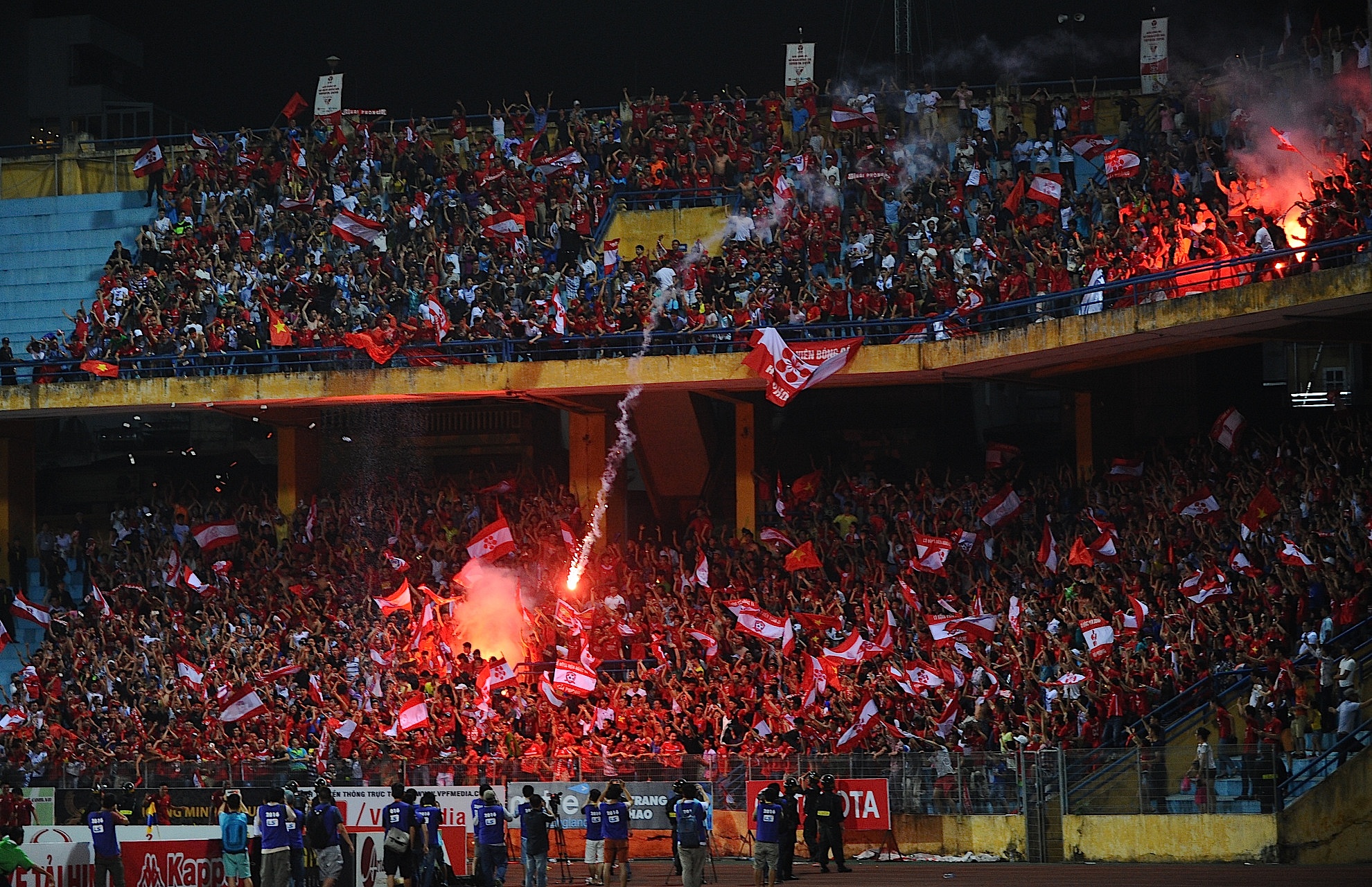 CDV Hai Phong dot phao sang anh 2