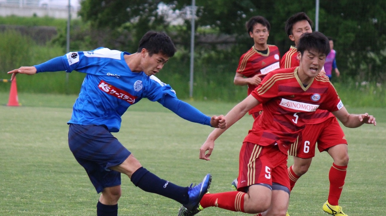 Cong Phuong ghi ban trong tran dau tap voi CLB hang 5 hinh anh