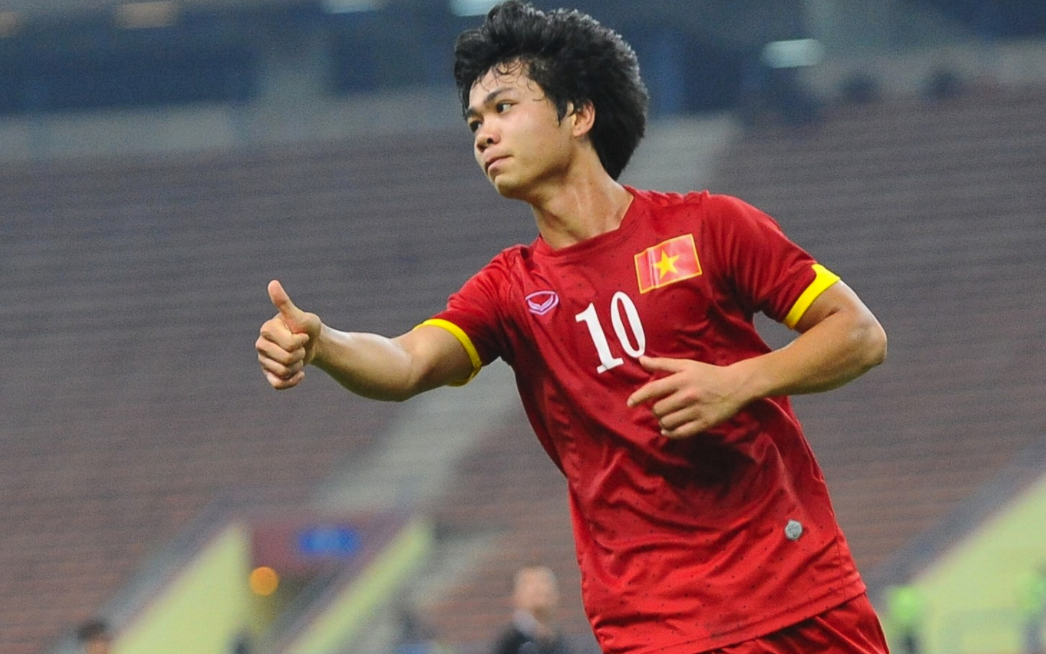 Cong Phuong ve nuoc khoac ao tuyen Viet Nam hinh anh