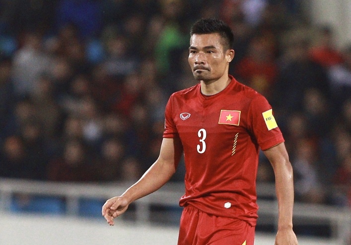 Treo gio tuyen thu tra dua tho bao ngoai binh V.League hinh anh