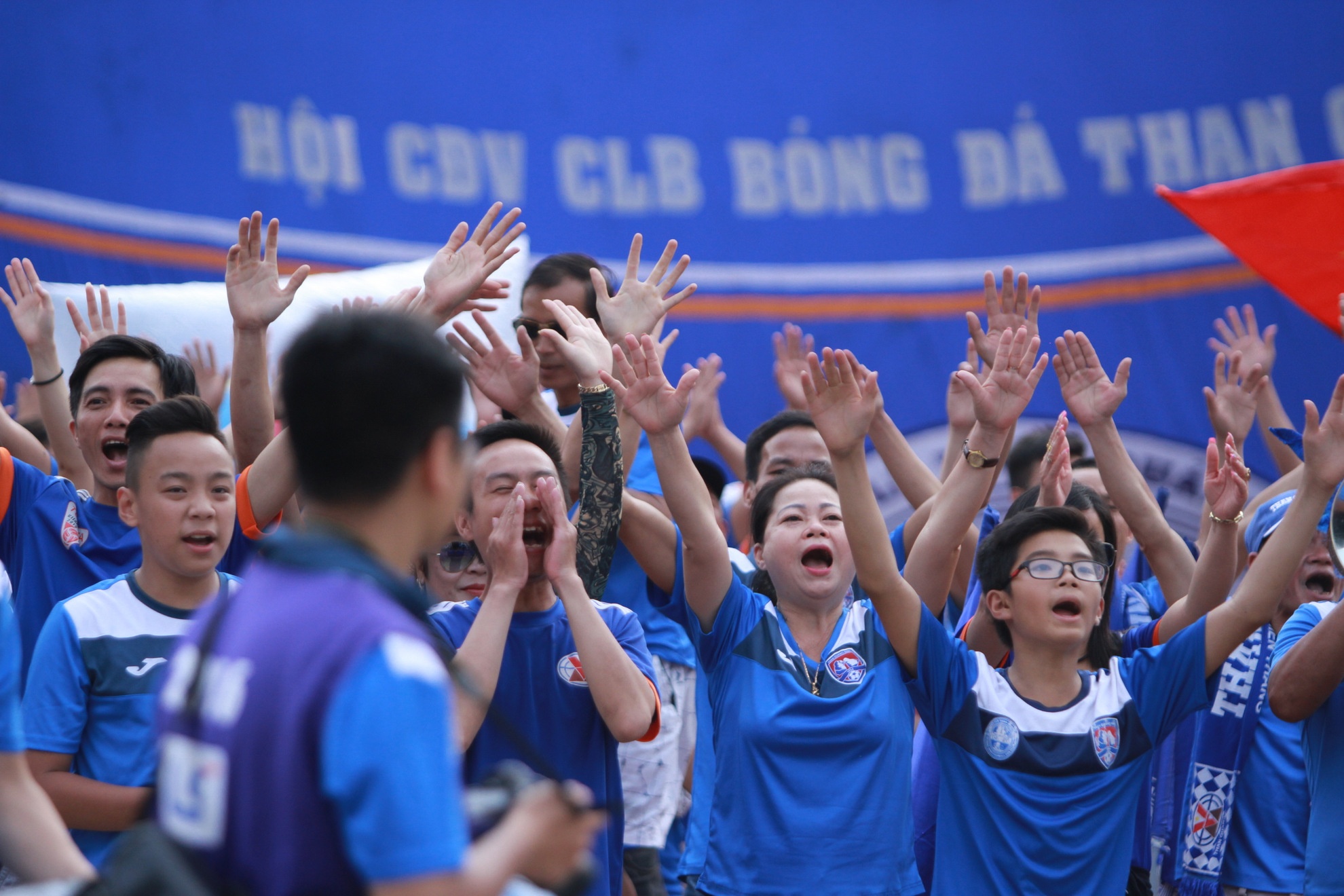 CDV Quang Ninh mang khau trang co vu anh 1