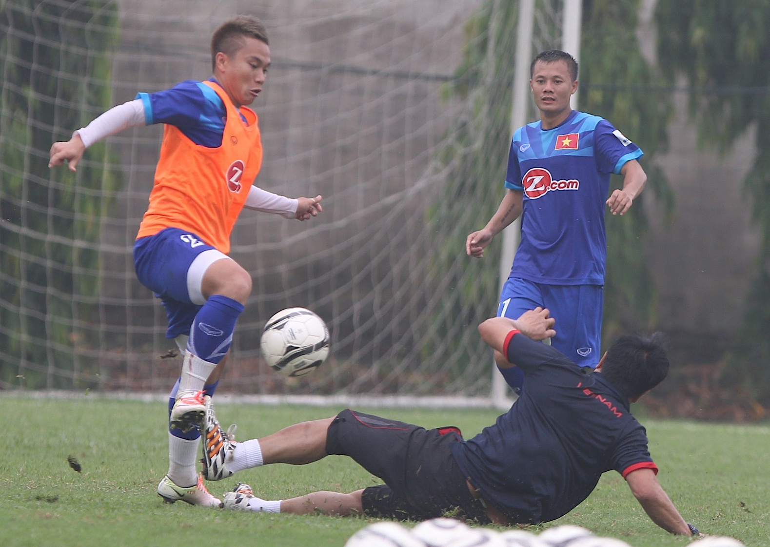 Phi Son lua bong qua Huu Thang anh 1