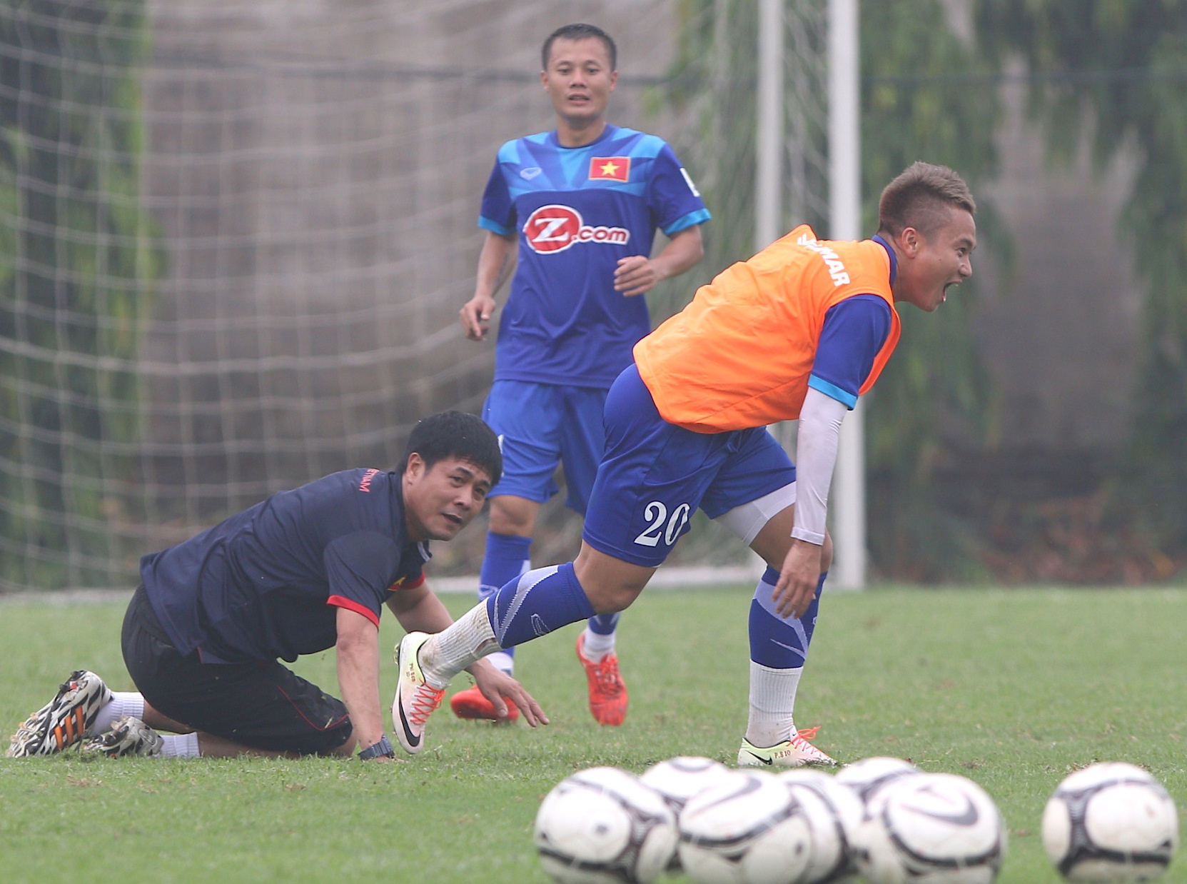 Phi Son lua bong qua Huu Thang anh 2