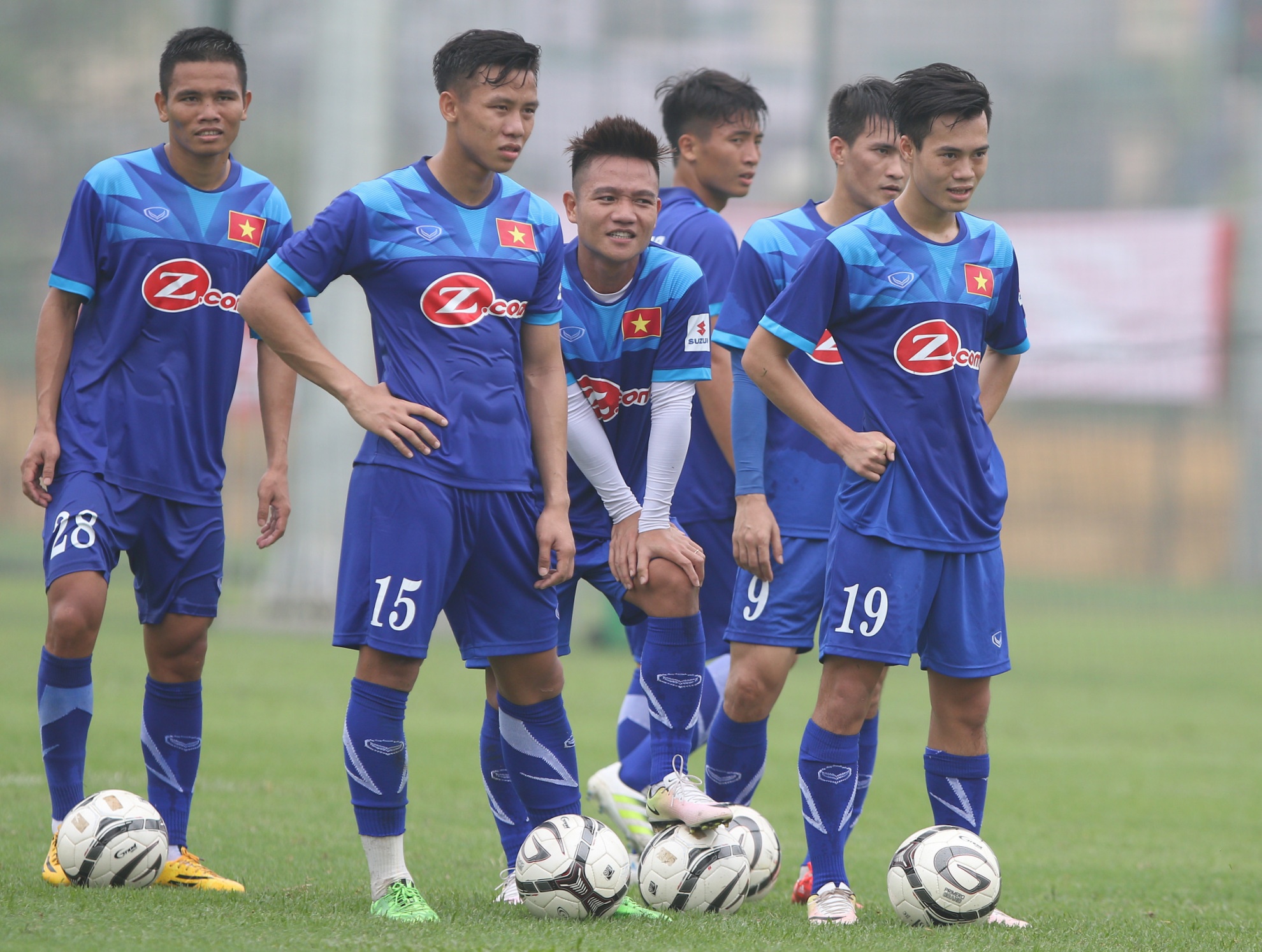 Phi Son lua bong qua Huu Thang anh 5