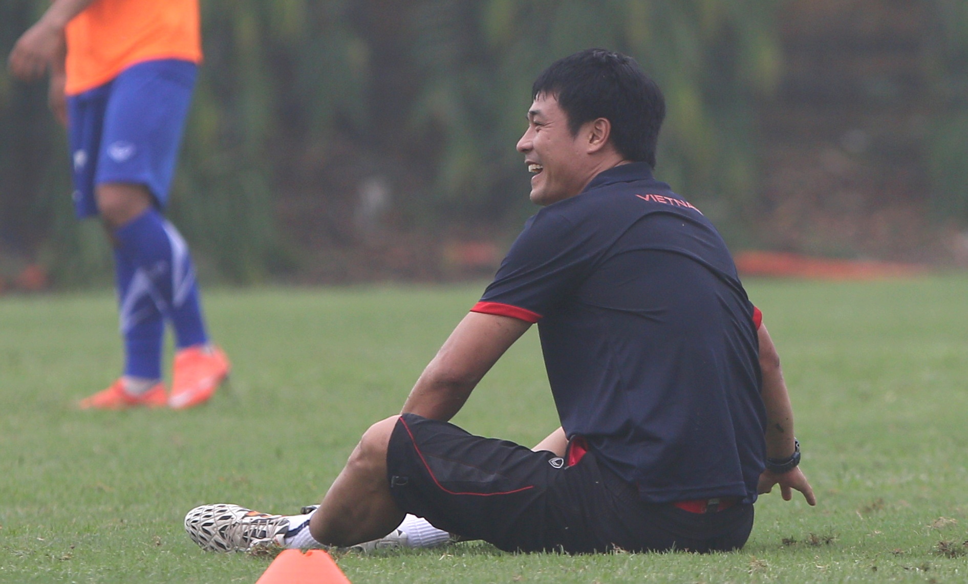 Phi Son lua bong qua Huu Thang anh 4