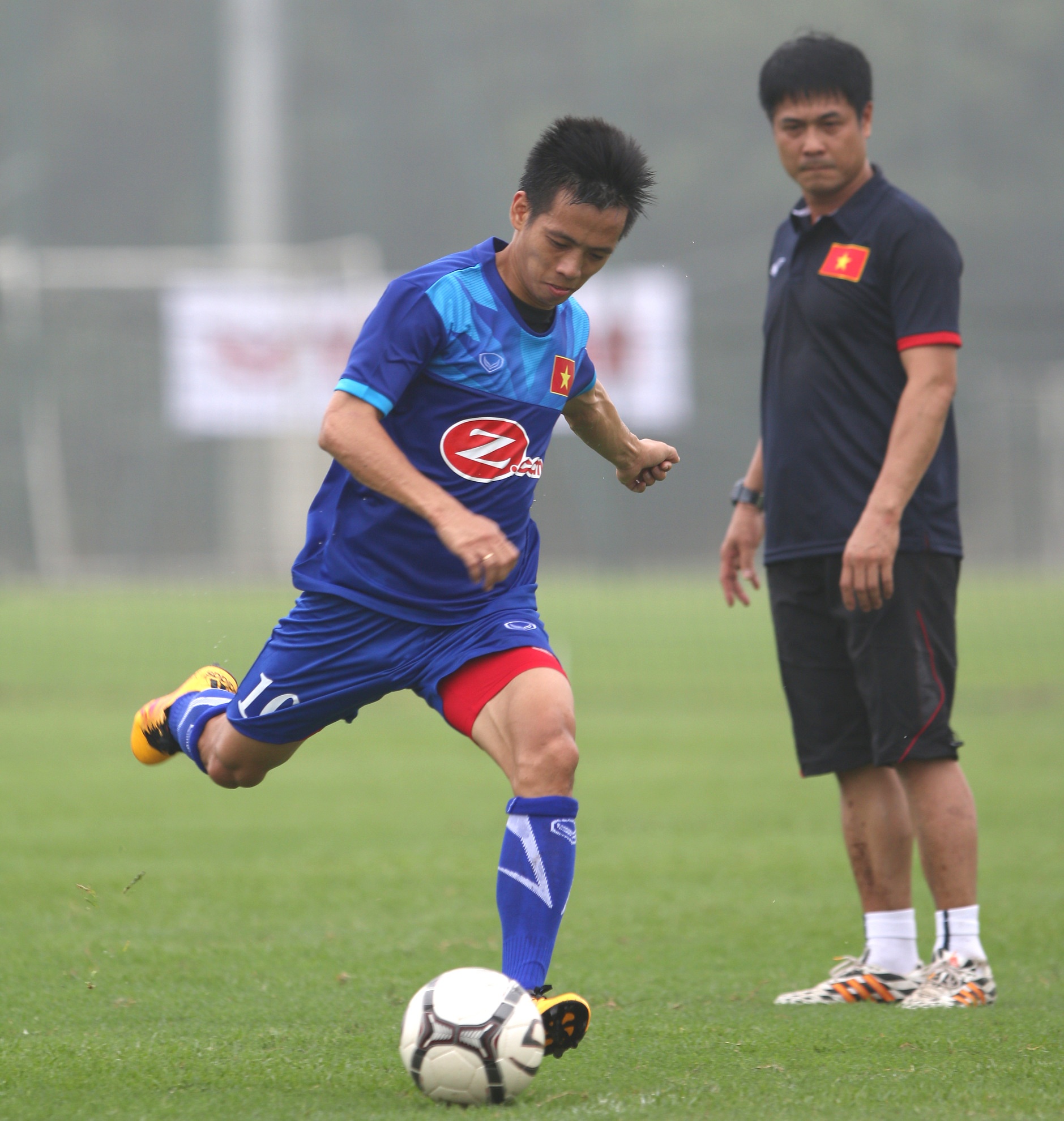 Phi Son lua bong qua Huu Thang anh 7