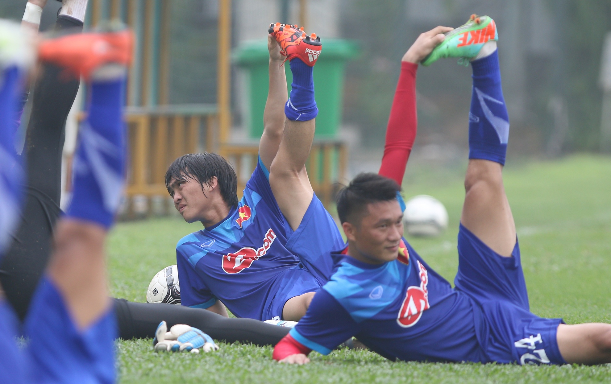 Phi Son lua bong qua Huu Thang anh 8