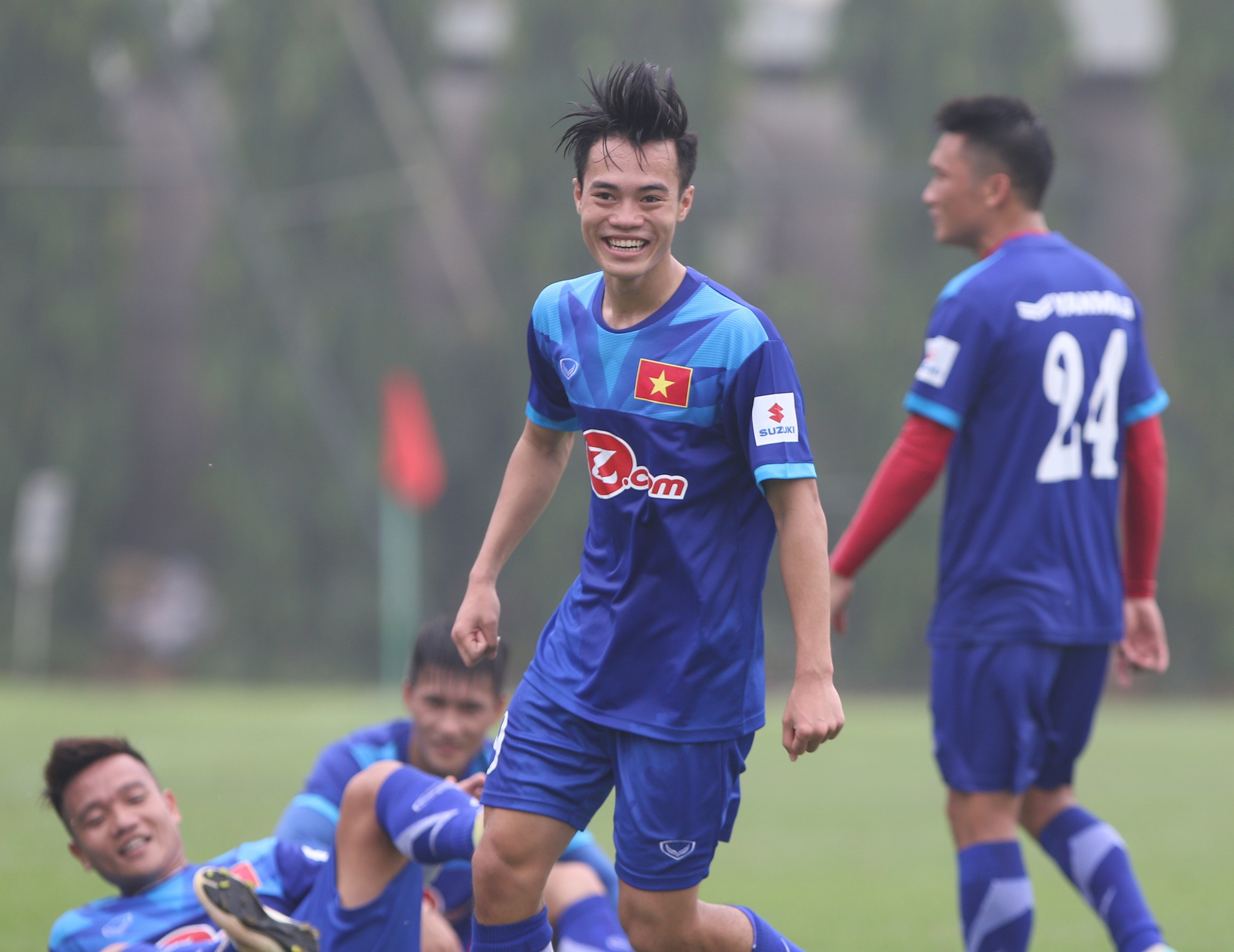 Phi Son lua bong qua Huu Thang anh 9