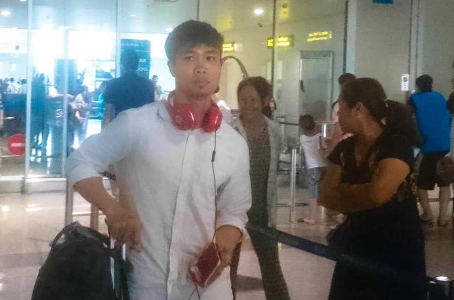 Ban gai Hoa Minzy den don Cong Phuong ngay tro ve hinh anh