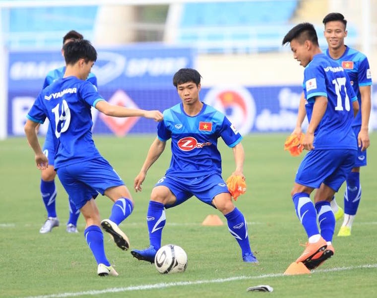 Xuân Trường chấn thương bỏ dở buổi tập ảnh 2 Xuan Truong chan thuong bo do buoi tap anh 2