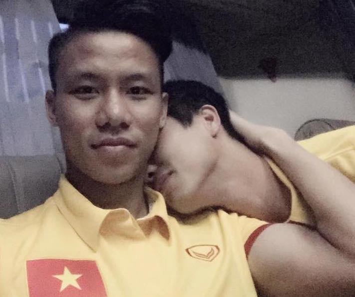 Cong Phuong ngai ngung tua vai Ngoc Hai hinh anh