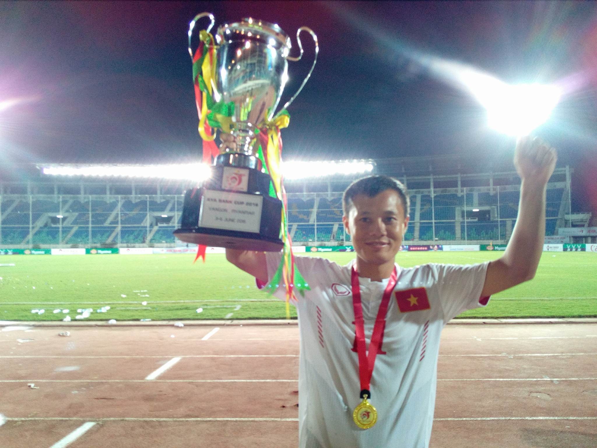 Tuyen Viet Nam nhan thuong gan 1 ty dong sau chuc vo dich hinh anh