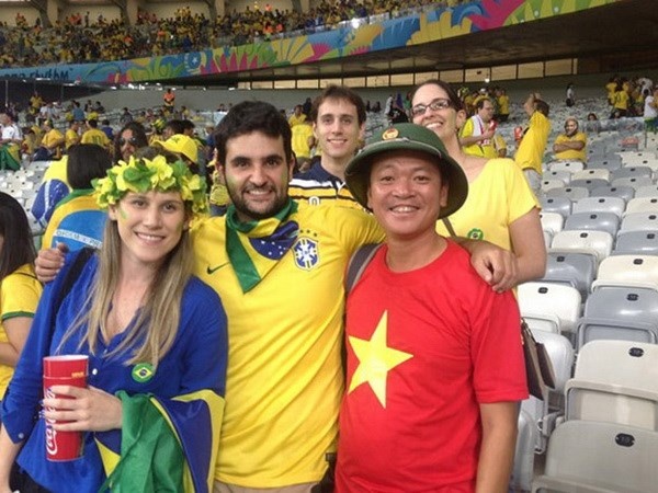 Cờ Việt Nam xuất hiện ở Euro 2016 ảnh 2 Co Viet Nam xuat hien o Euro 2016 anh 2