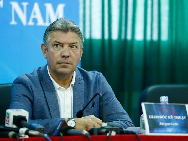 VFF va nhiem vu bat kha thi cua Giam doc ky thuat Jurgen hinh anh