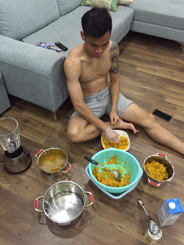 Nguyên Mạnh vào bếp chăm vợ bầu ảnh 2 Nguyen Manh vao bep cham vo bau anh 2