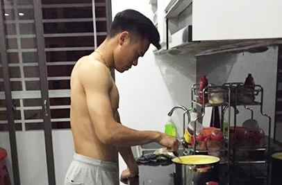 Thu mon tuyen Viet Nam vao bep cham vo mang bau hinh anh