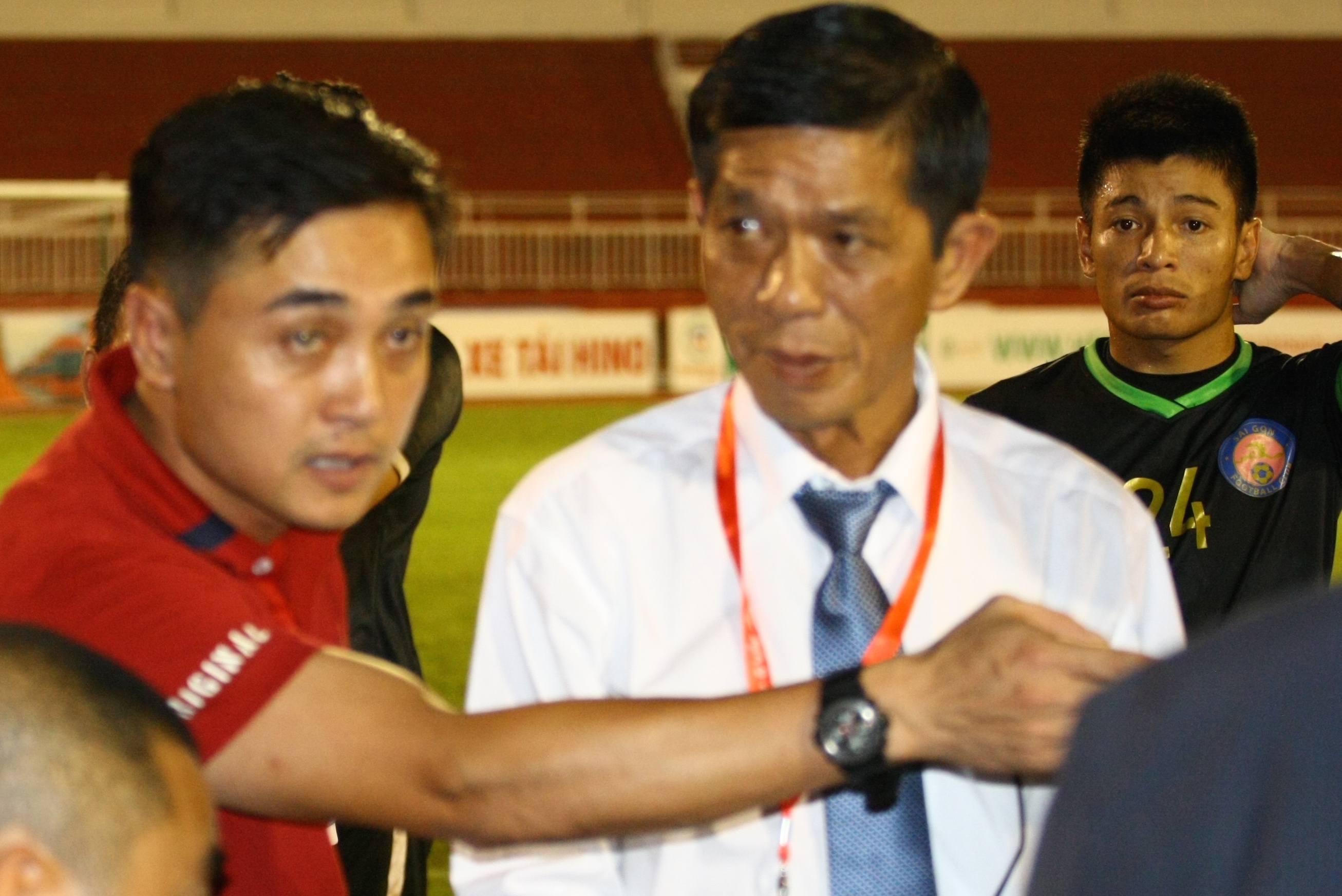 HLV Duc Thang to trong tai xuc pham cau thu Sai Gon FC hinh anh