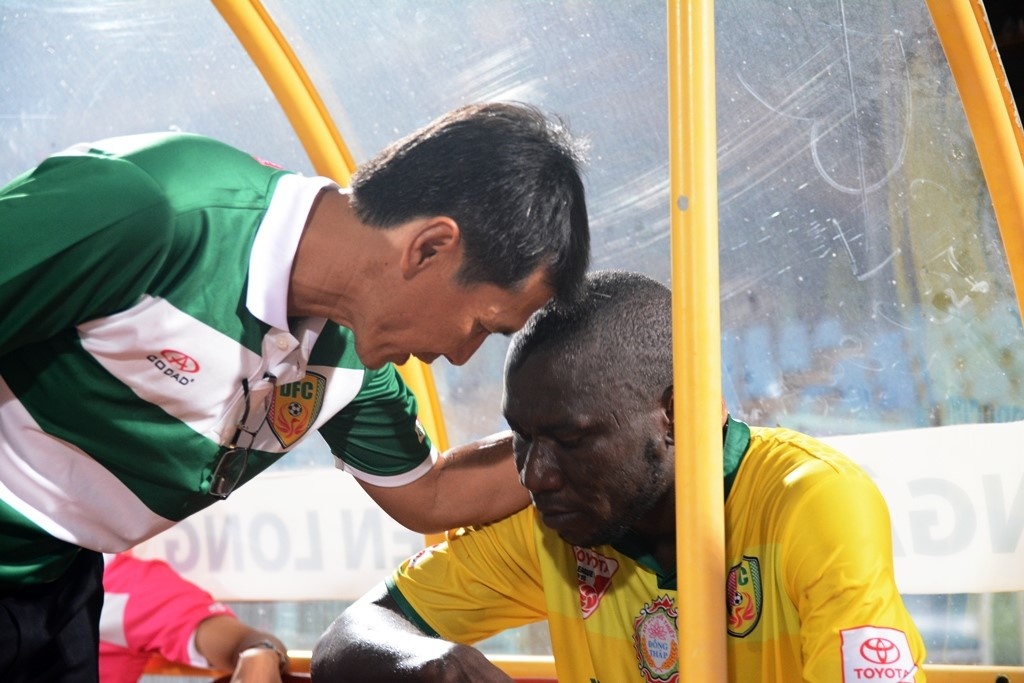 Chua the ket luan cau thu Dong Thap dinh tieu cuc hinh anh