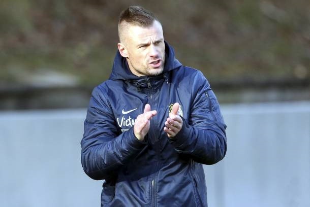 HLV the luc tuyen VN tung khoac ao Duc da U20 World Cup hinh anh