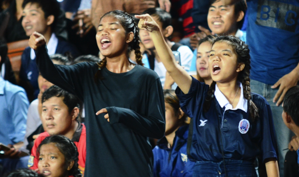 San 50.000 cho cua Campuchia chat cung CDV o ban ket U16 DNA hinh anh