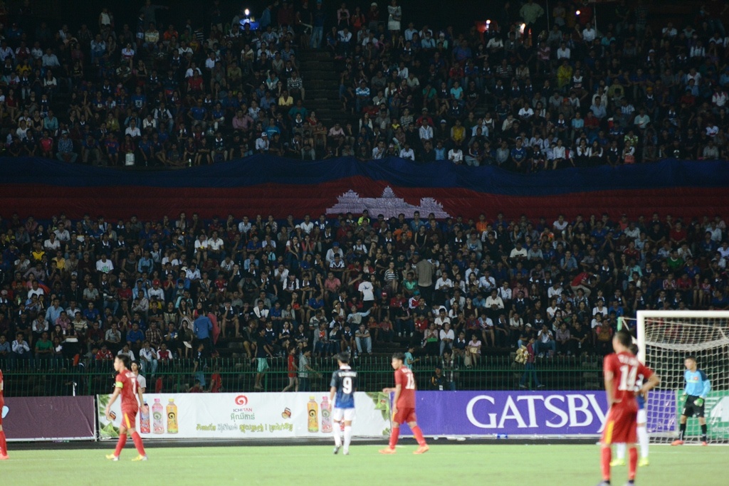 CĐV Campuchia đến kín sân ảnh 7 CDV Campuchia den kin san anh 7