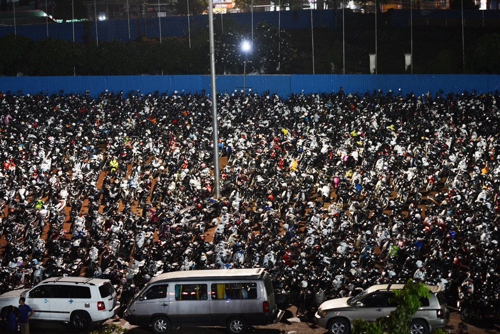 CĐV Campuchia đến kín sân ảnh 1 CDV Campuchia den kin san anh 1