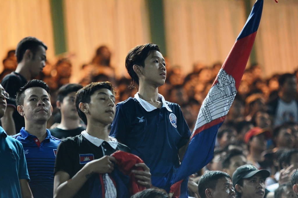 CĐV Campuchia đến kín sân ảnh 9 CDV Campuchia den kin san anh 9