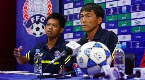 HLV U16 Campuchia bat khoc sau tran thua Viet Nam hinh anh