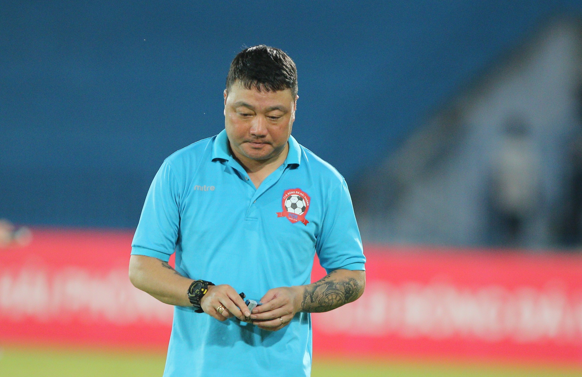 HLV Hai Phong giai thich ly do CDV doi danh trong tai hinh anh