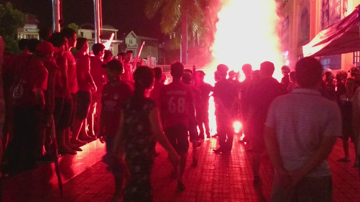 CDV Hai Phong dot phao sang chan cong A san Cam Pha hinh anh