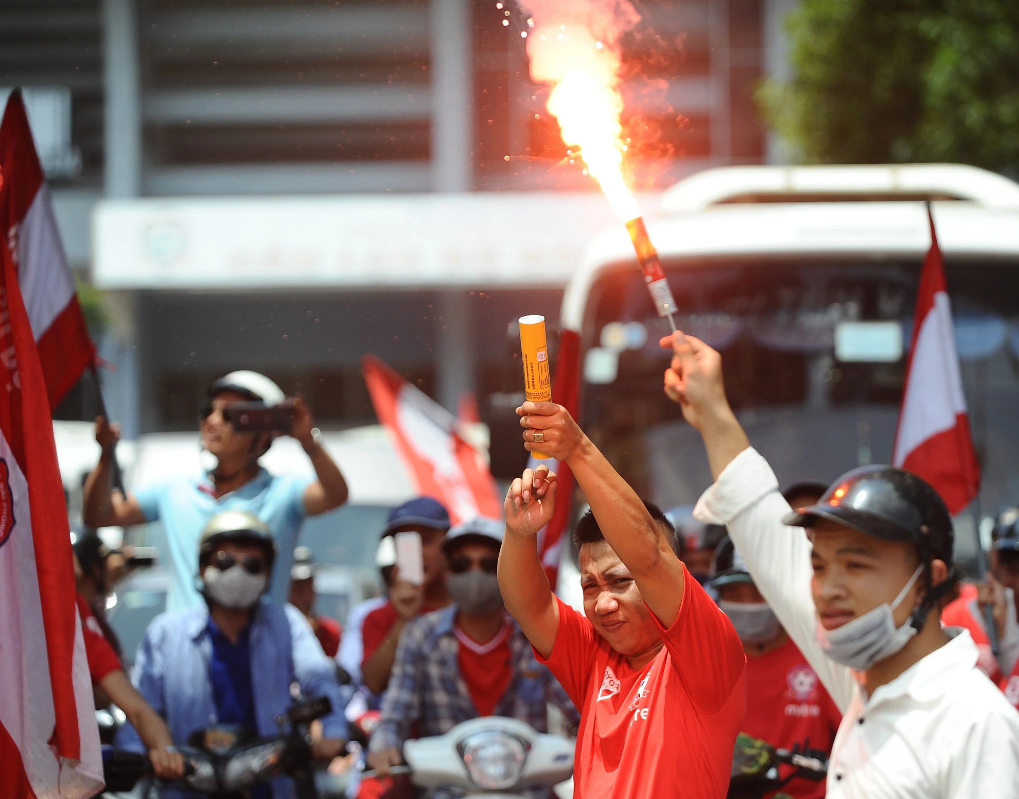 CDV Hai Phong dot phao sang anh 2