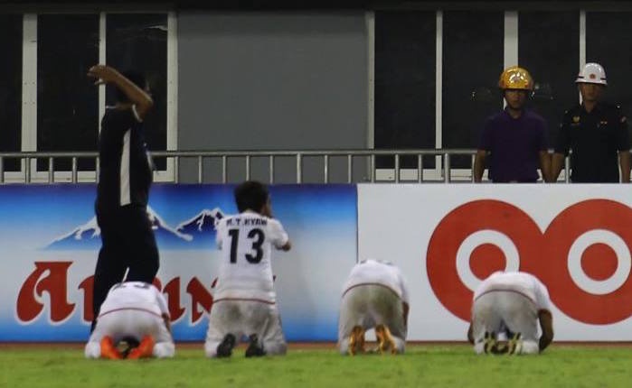 Tuyen nu Myanmar quy lay xin CDV ngung qua khich hinh anh