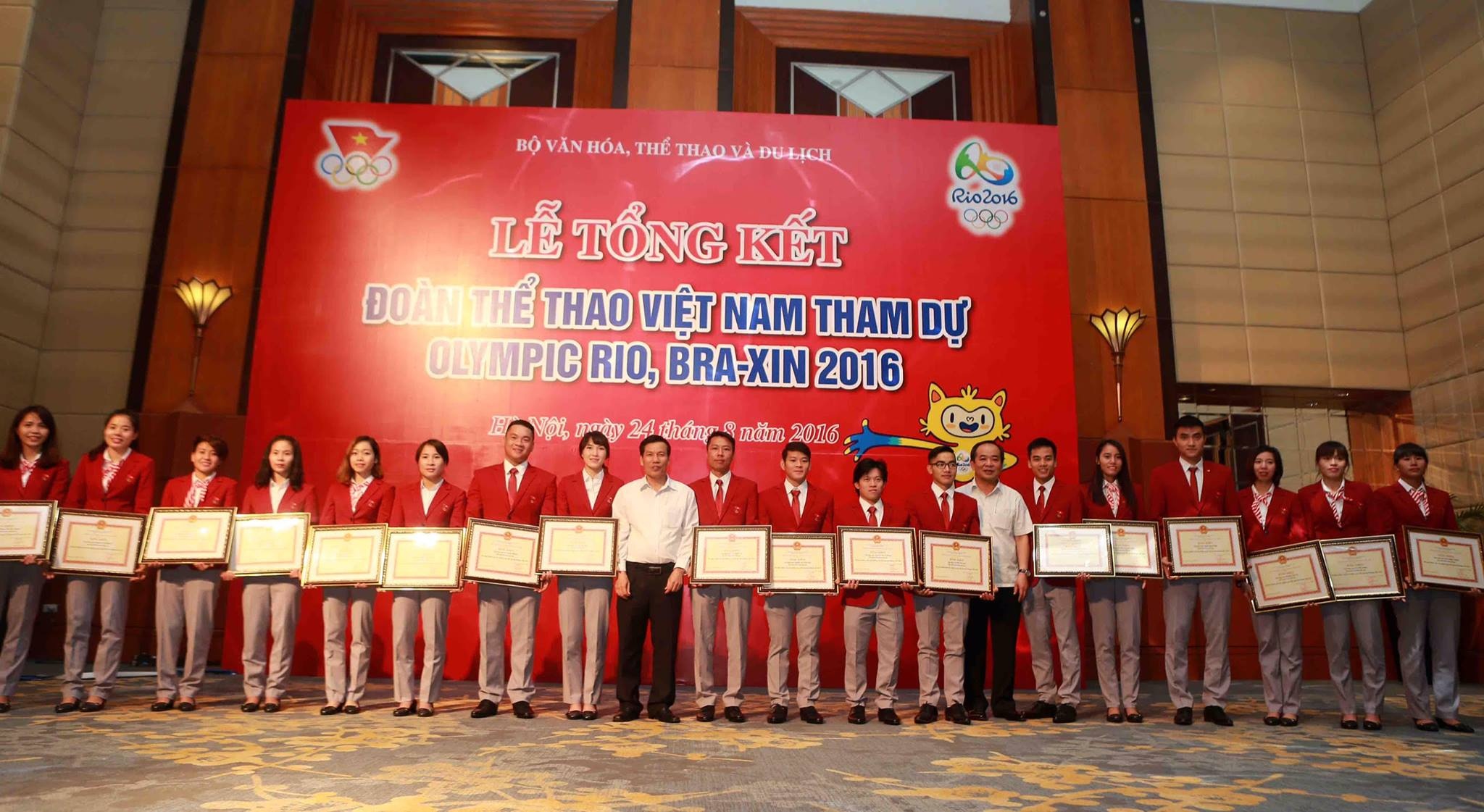 VDV Olympic xin tang tien an anh 1