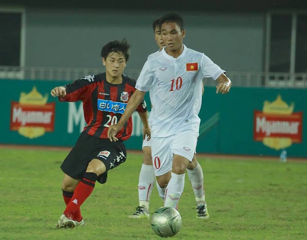 Cau thu Nhat nho be ben canh U19 Viet Nam hinh anh