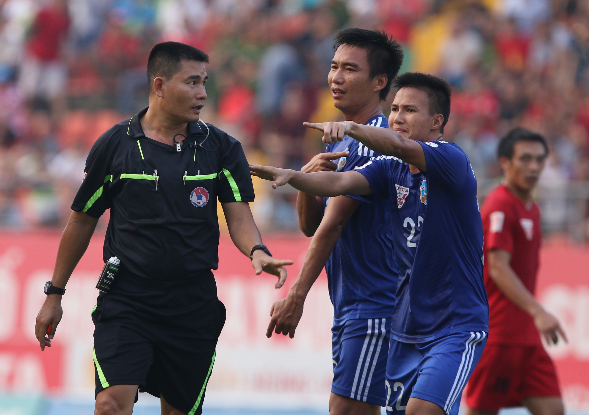 Sai pham cua trong tai V.League anh 1