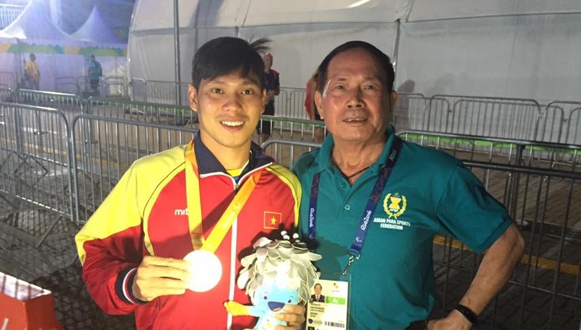 Bo truong thuong nong 2 VDV gianh huy chuong Paralympics hinh anh