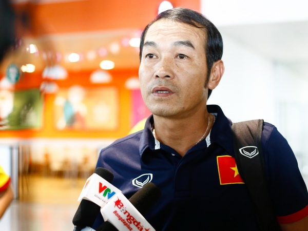 ‘U16 Viet Nam hien tai choi tap the hon lua Van Quyen’ hinh anh